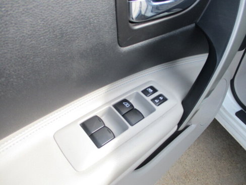 Used 2012 Nissan Rogue SL image 25