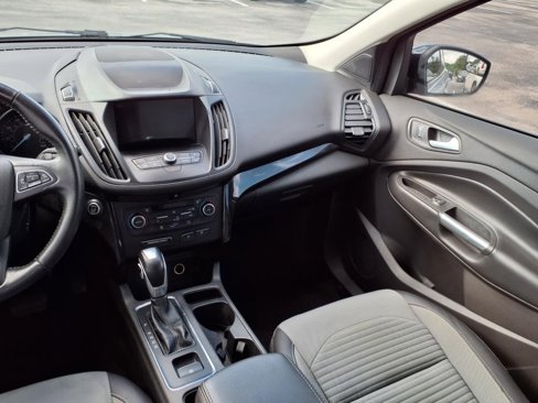 Used 2019 Ford Escape SE image 18