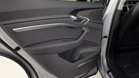 Used 2022 Audi e-tron Premium Plus w/ Premium Plus Package image 47