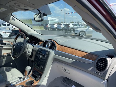 Used 2010 Buick Enclave CXL image 18