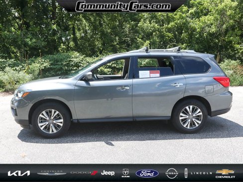 Used 2019 Nissan Pathfinder SV image 3