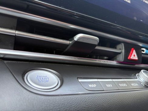 Used 2024 Hyundai Elantra SEL image 15