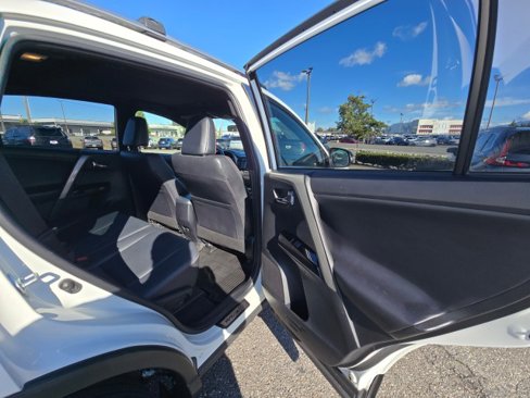 Used 2017 Toyota RAV4 SE image 13