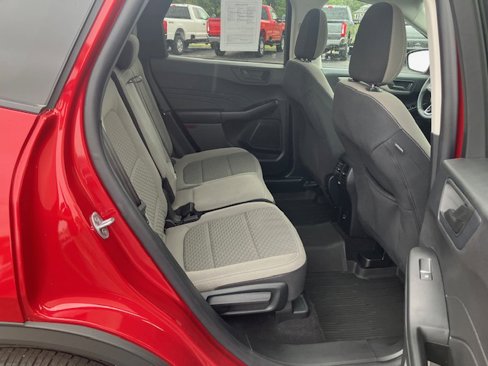 Used 2022 Ford Escape SE w/ SE Sport Appearance Package image 16