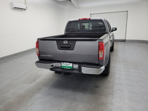 Used 2018 Nissan Frontier SV image 7