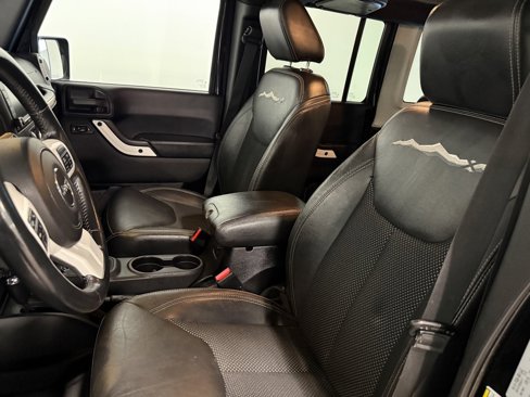 Used 2015 Jeep Wrangler Unlimited Sahara image 9