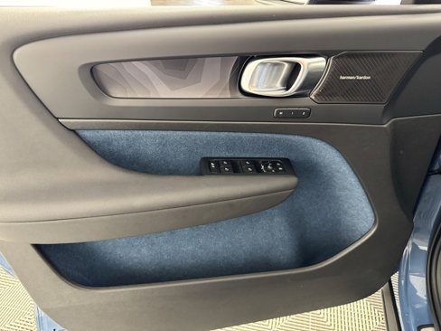 Certified 2023 Volvo XC40 Recharge Ultimate w/ Protection Package Premier image 15