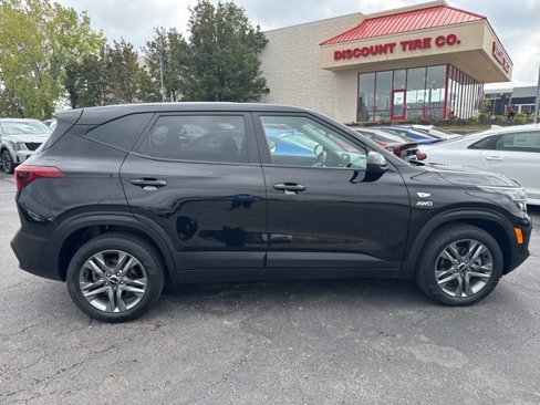 Used 2023 Kia Seltos LX image 8