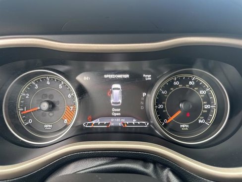 Used 2015 Jeep Cherokee Limited image 16