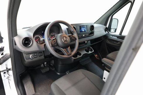 Used 2024 Mercedes-Benz Sprinter 2500 image 81