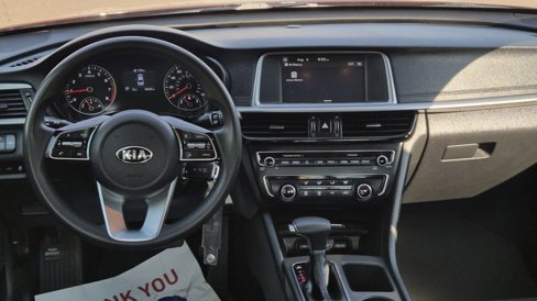 Used 2020 Kia Optima LX image 2