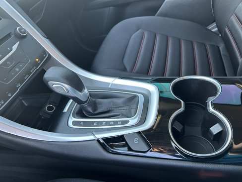 Used 2015 Ford Fusion SE image 20