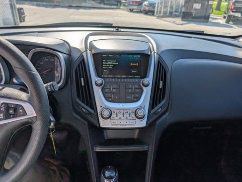 Used 2016 Chevrolet Equinox LT image 3