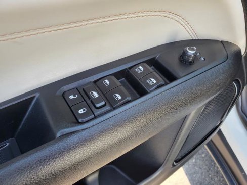 Used 2022 Jeep Compass Limited image 19