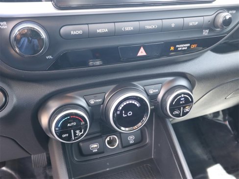 Used 2024 Hyundai Venue SEL image 18