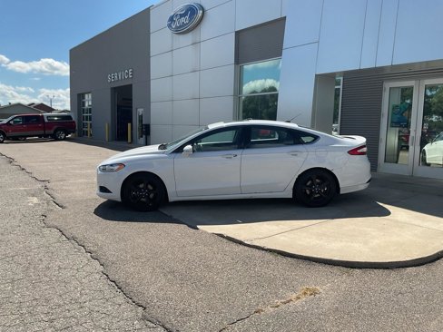 Used 2016 Ford Fusion SE w/ Equipment Group 201A image 2