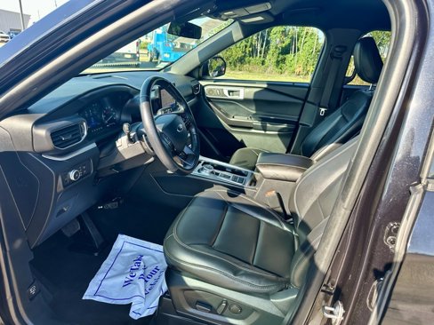Used 2020 Ford Explorer XLT w/ Equipment Group 202A image 9