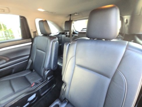 Used 2018 Toyota Highlander XLE image 15