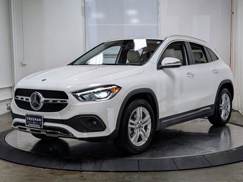 Used 2022 Mercedes-Benz GLA 250 4MATIC w/ Premium Package image 4