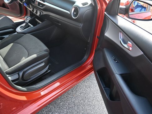 Used 2022 Kia Forte LXS w/ LXS Technology Package image 25