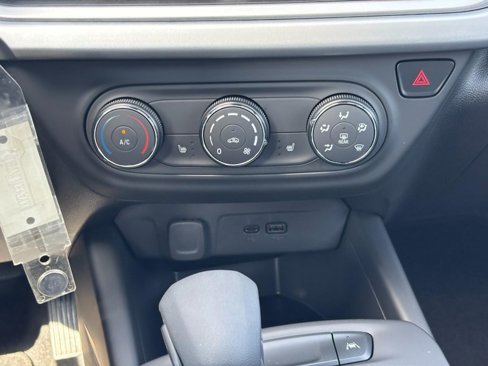 New 2025 Chevrolet Trax RS w/ Driver Confidence Package image 11