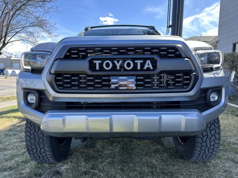 Used 2022 Toyota Tacoma TRD Off-Road image 12