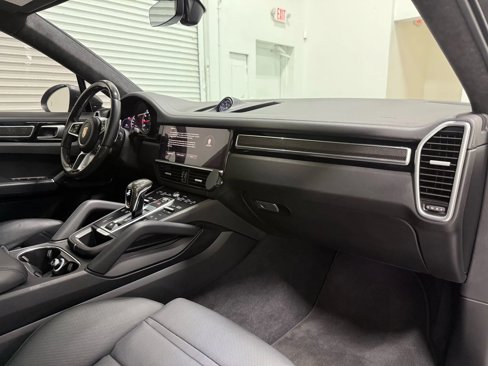 Used 2023 Porsche Cayenne GTS image 40