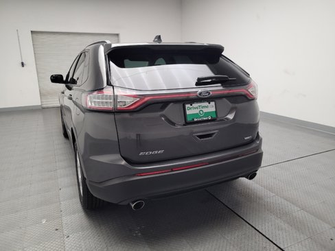 Used 2017 Ford Edge SE image 6