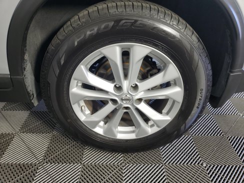 Used 2014 Nissan Rogue SV image 30