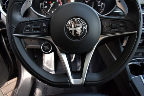 Used 2018 Alfa Romeo Stelvio Ti Sport image 17