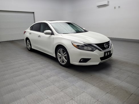 Used 2017 Nissan Altima 3.5 SL w/ 3.5SL Technology Package image 13