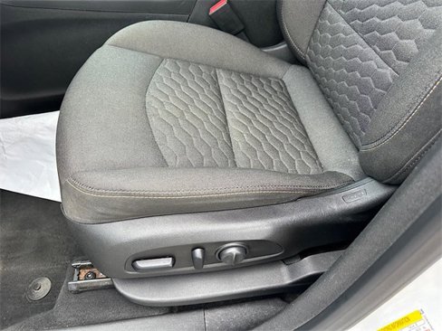 Used 2018 Chevrolet Equinox LT w/ Sun & Infotainment Package image 11