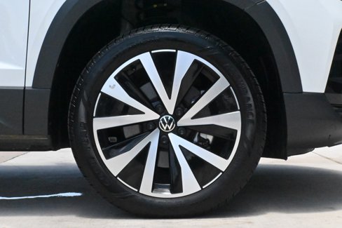 Used 2024 Volkswagen Taos SE w/ Panoramic Sunroof Package image 34