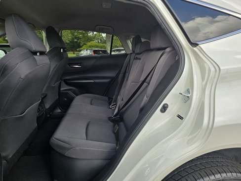 Used 2021 Toyota Venza LE w/ Carpet Mat Package (TMS) image 16