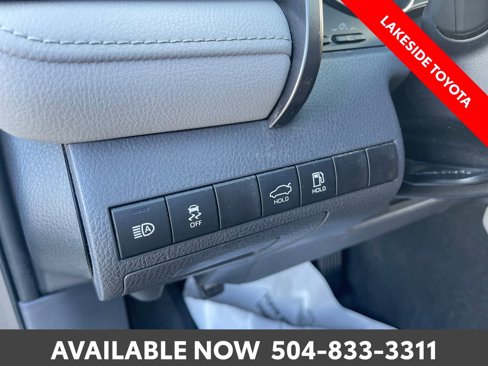 Certified 2019 Toyota Camry LE image 28