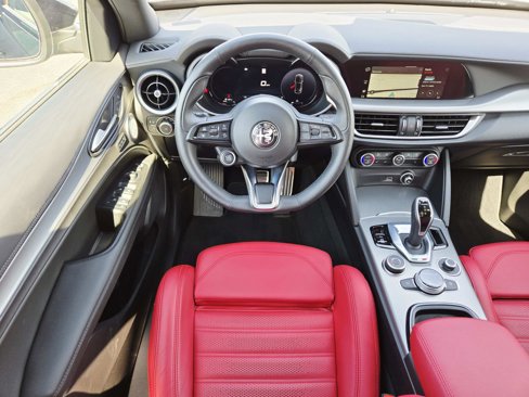 Used 2024 Alfa Romeo Stelvio Veloce image 12