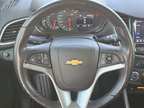 Used 2020 Chevrolet Trax LT w/ LT Convenience Package image 14