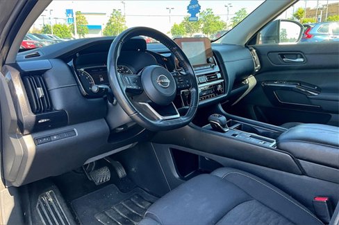 Used 2022 Nissan Pathfinder SV image 4