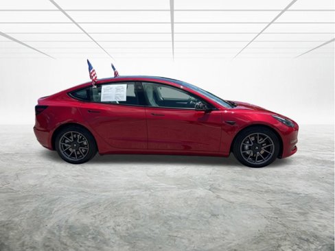 Used 2023 Tesla Model 3 Standard Range image 3