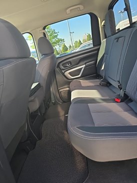 Used 2022 Nissan Titan SV image 13
