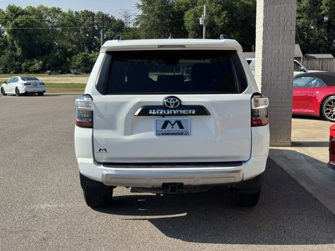 Used 2022 Toyota 4Runner TRD Off-Road image 10