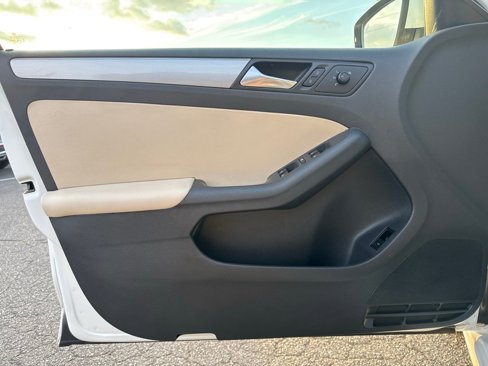 Used 2017 Volkswagen Jetta SE image 13