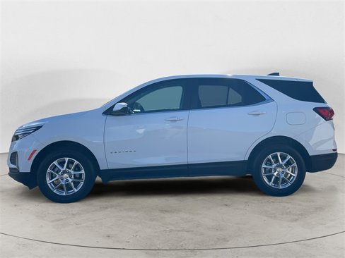 Used 2024 Chevrolet Equinox LT image 2