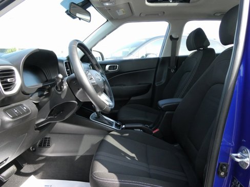 Used 2024 Hyundai Venue SEL image 25