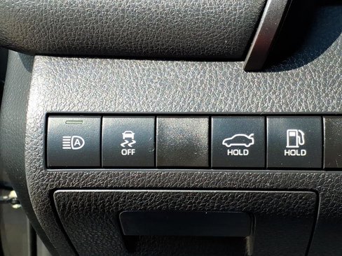 Used 2021 Toyota Camry SE image 19