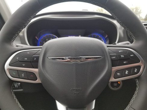 New 2025 Chrysler Pacifica Select image 38
