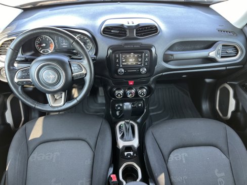 Used 2017 Jeep Renegade Latitude image 10
