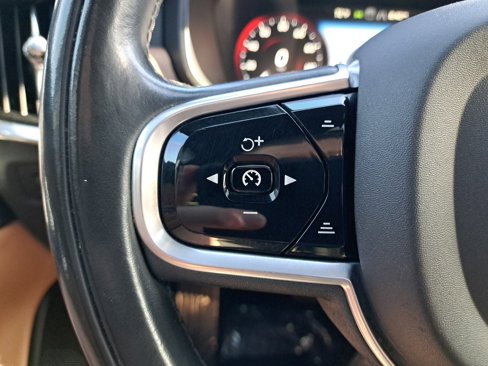 Used 2017 Volvo S90 T6 Inscription w/ Vision Package image 30