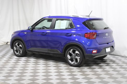 Used 2023 Hyundai Venue Limited image 31