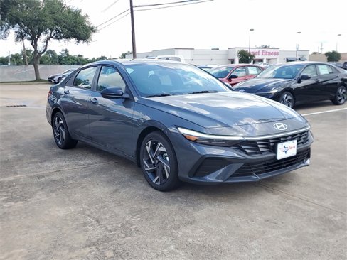 New 2025 Hyundai Elantra Sport image 2